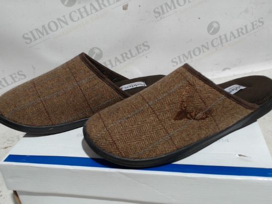 BOXED PAIR PADDERS SLIPPERS SIZE 10