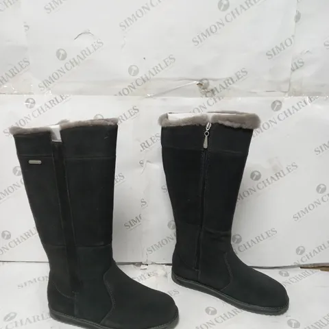 EMU AUSTRALIA "MOONTA" KNEE HIGH BOOTS - UK SIZE 6, DARK GREY - BOXED