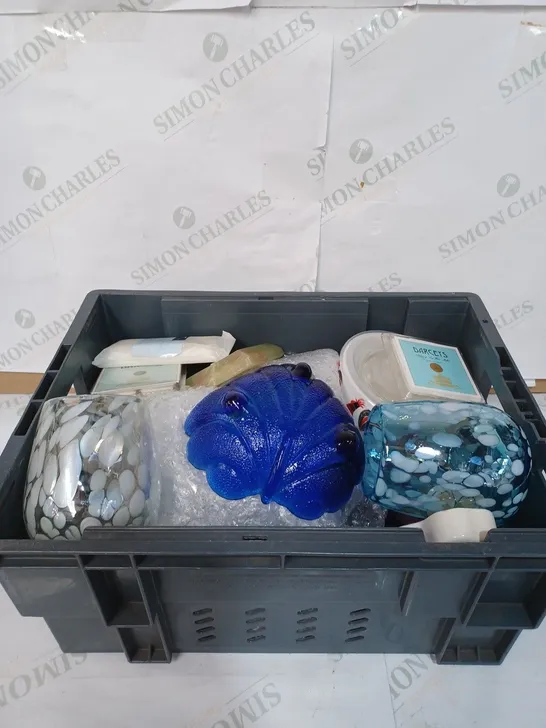 BOX TO CONTAIN A MIXED ASSORTMENT OF GLASS WEAR & CANDLE WAX MELT - COLLECTION ONLYS