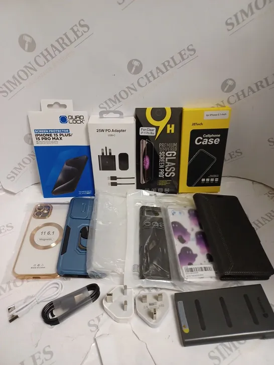 APPROXIMATELY 25 ASSORTED SMARTPHONE ACCESSORIES TO INCLUDE CASES, CHARGING CABLES, SCREEN PROTECTORS ETC 