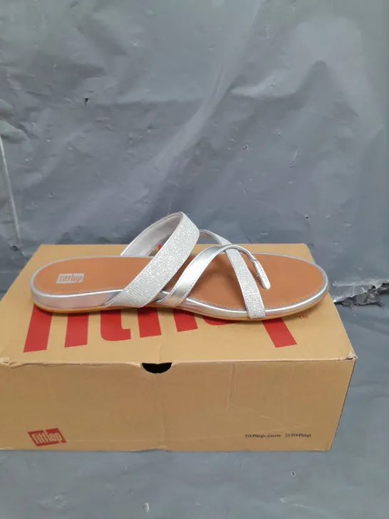 FITFLOP LADIES THONG SANDALS SILVER GLITTER SIZE 8