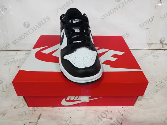 BOXED PAIR OF NIKE DUNK LOW SHOES IN WHITE/BLACK UK SIZE 3