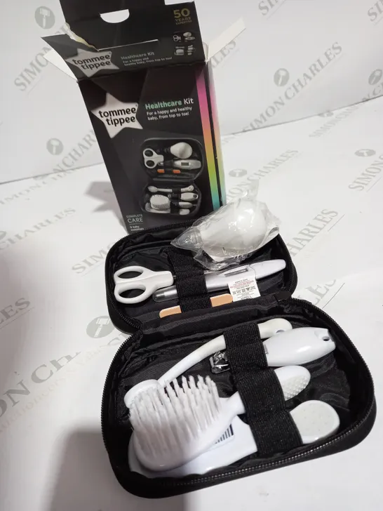 TOMMEE TIPPEE CLOSER TO NATURE HEALTHCARE & GROOMING KIT