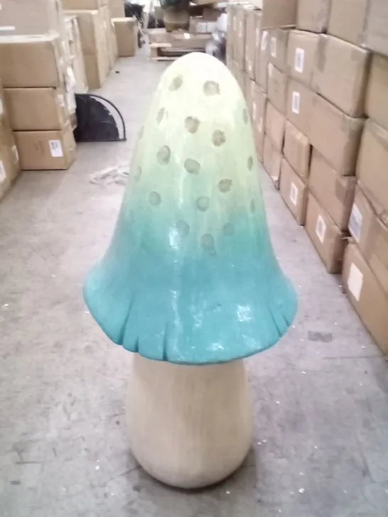 BOXED GIANT MUSHROOM STATUE 