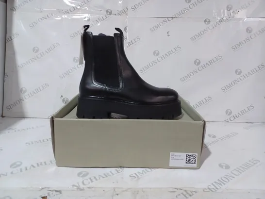 BOXED PAIR OF H&M LEATHER ANKLE BOOTS IN BLACK EU SIZE 38