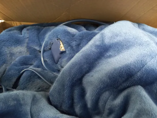 BOXED BLUE HEATED BLANKET WITH WIRED CONNECTION