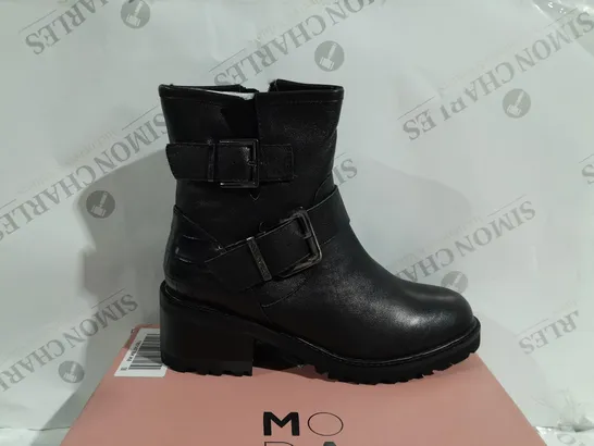 BOXED PAIR OF MODA IN PELLE CORNELLE BLACK LEATHER BOOTS - SIZE 6