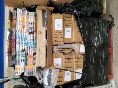 PALLET OF ASSORTED ITEMS INCLUDING FRAMELESS PRINTS, 4 PIECE CASTLE PLAY SETS, HUNTING BAGS, SCOOTER APRONS,