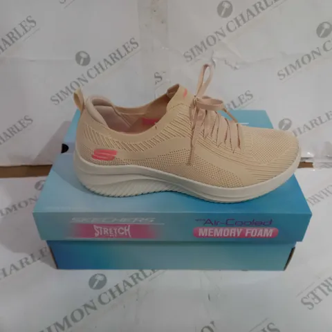 BOXED PAIR OF SKECHERS STRETCH FIT ULTRA FLEX 3.0 SHOES NATURAL UK SIZE 7