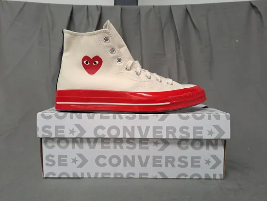 BOXED PAIR OF CONVERSE ALL STAR SHOES IN CREAM UK SIZE 9