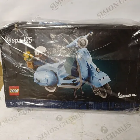 LEGO VESPA 125 SCOOTER MODEL (SET 10298)