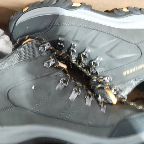 SKECHERS HIKING BOOTS SIZE 9