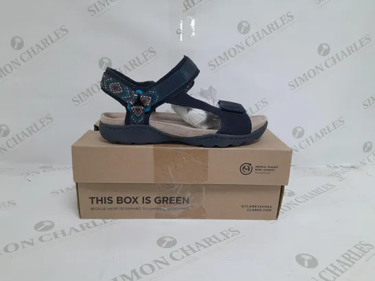 BOXED PAIR OF CLARKS AMANDA SANDALS IN NAVY SUEDE SIZE 3  