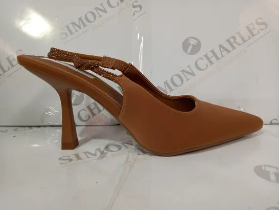 BOXED PAIR OF AZAREY POINTED TOE SLING-BACK HEELS IN TAN W. GITTER EFFECT EU SIZE 37