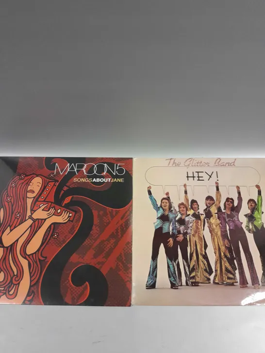 APPROXIMATELY 6 ASSORTED VINYLS TO INCLUDE MAROON 5, THE GLITTER BAND, NIJA ETC 
