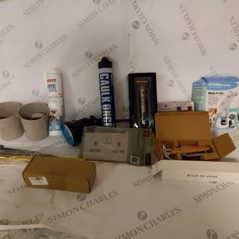 LOT OF APPROXIMATELY 14 ITEMS TO INCLUDE JWE UK HAIR TRIMMER, HUTACT COMPACT BINOCULARS, FSC WOODEN HAMMER MULTITOOL, ETC