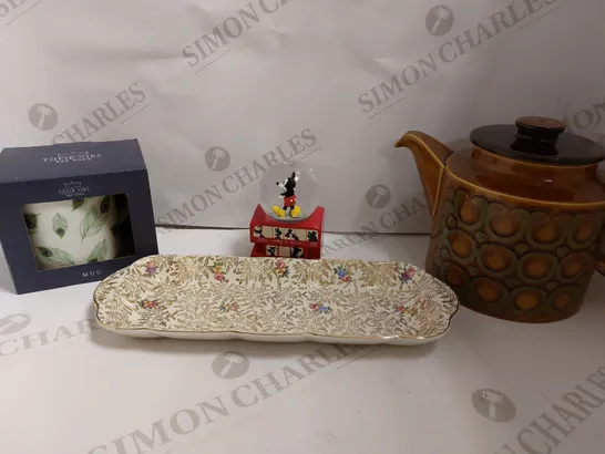 BOX OF APPROX 10 ITEMS TO INCLUDE TEAPOT, THE NIBS MUG AND CERAMIC TRAY