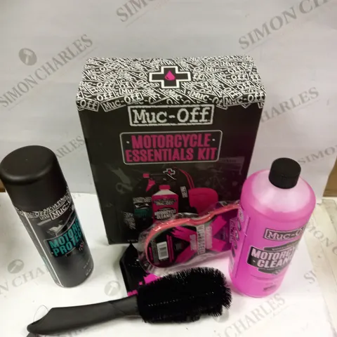 MUC-OFF MOTOCYCLE ESSENTIALS KIT 