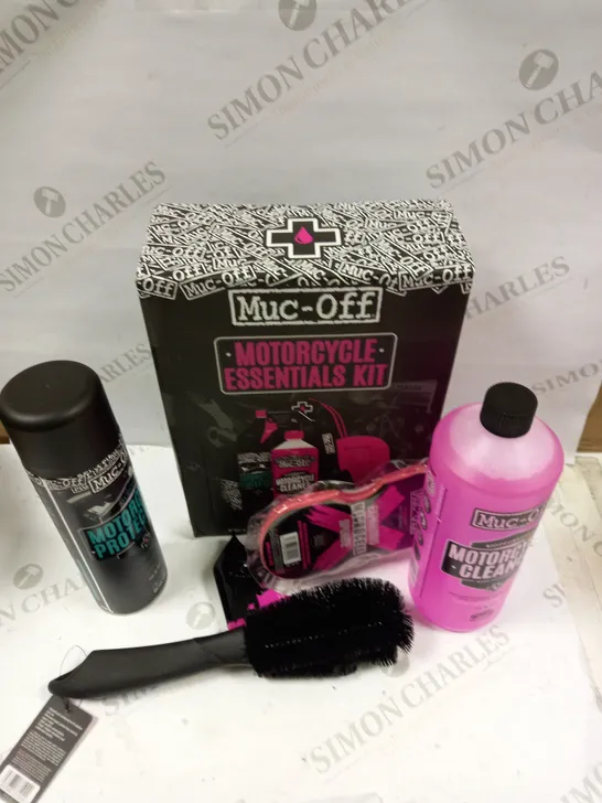 MUC-OFF MOTOCYCLE ESSENTIALS KIT 