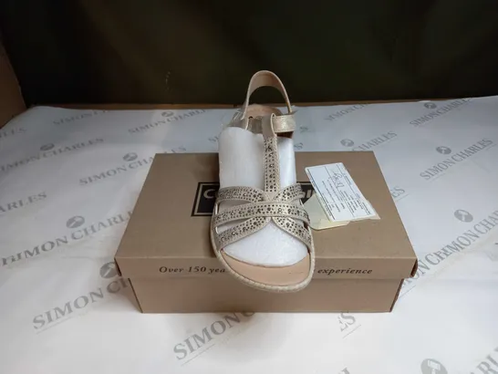 BOXED CUSHION WALK DIAMANTE TRIM SANDALS SIZE 7