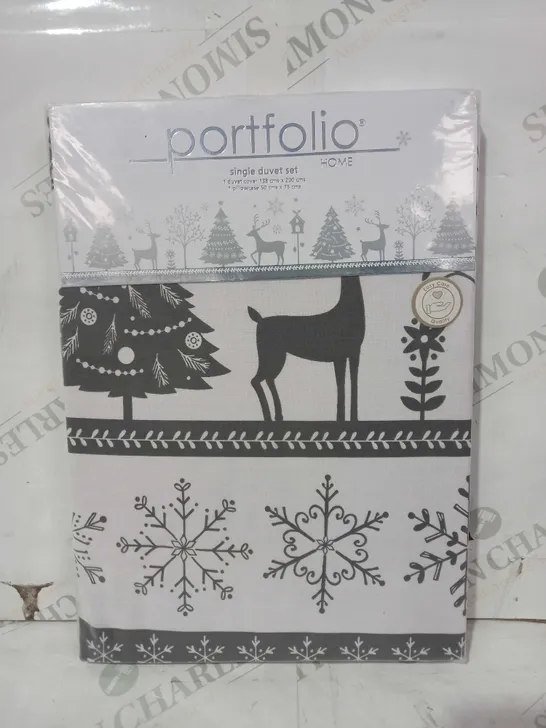 PORTFOLIO HOME SINGLE REVERSIBLE DUVET SET - GREY W. FESTIVE PATTERN