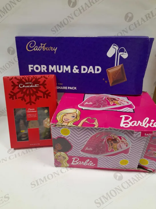 LOT OF APPROX 10 ASSORTED HOUSEHOLD ITEMS TO INCLUDE BARBIE HELMET, CHOCOLATE SET, CADBURYS PERSONALISED CHOCOLATE, ETC