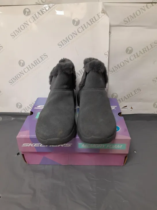 SKECHERS ULTRA GO MEMORY FOAM GREY BOOTS WITH FUR TRIM SIZE 6