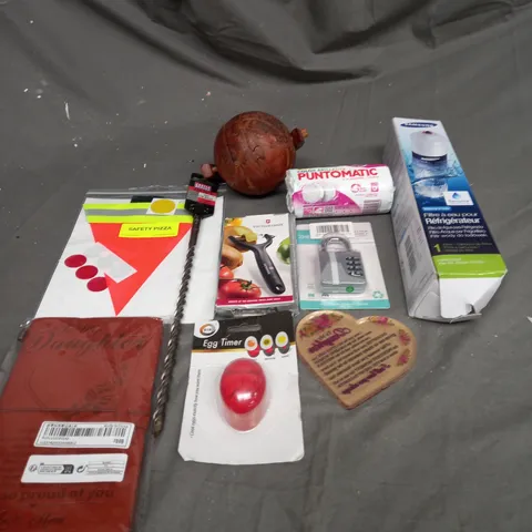 APPROX 20 ASSORTED HOUSEHOLD ITEMS TO INCLUDE EGG TIMER, PADLOCKS AND HAMMER DRILL BIT