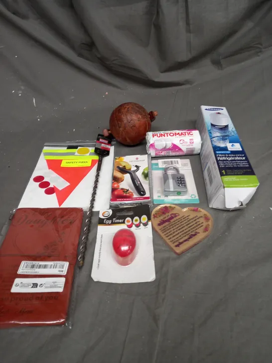 APPROX 20 ASSORTED HOUSEHOLD ITEMS TO INCLUDE EGG TIMER, PADLOCKS AND HAMMER DRILL BIT