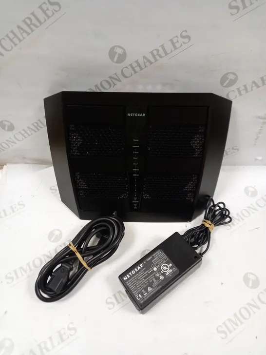 NIGHTHAWK X6 R8000 - AC3200 TRI-BAND WIFI ROUTER