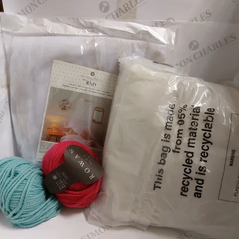 BOX OF APPROX 5 HOUSEHOLD ITEMS TO INCLUDE BAKING TRAY, ROWAN WOOL BALLS AND CUSHION