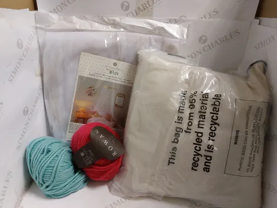 BOX OF APPROX 5 HOUSEHOLD ITEMS TO INCLUDE BAKING TRAY, ROWAN WOOL BALLS AND CUSHION