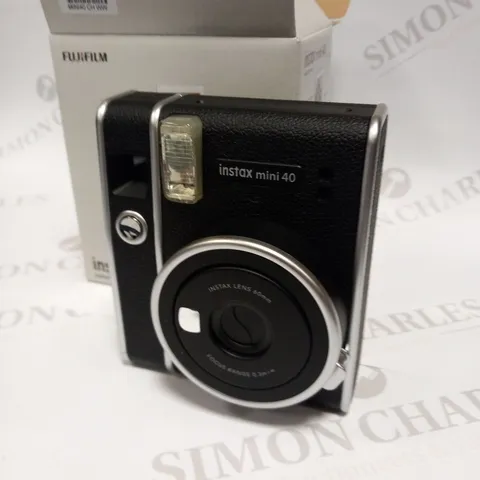 BOXED FUJIFILM INSNTAX MINI 40 INSTANT CAMERA 