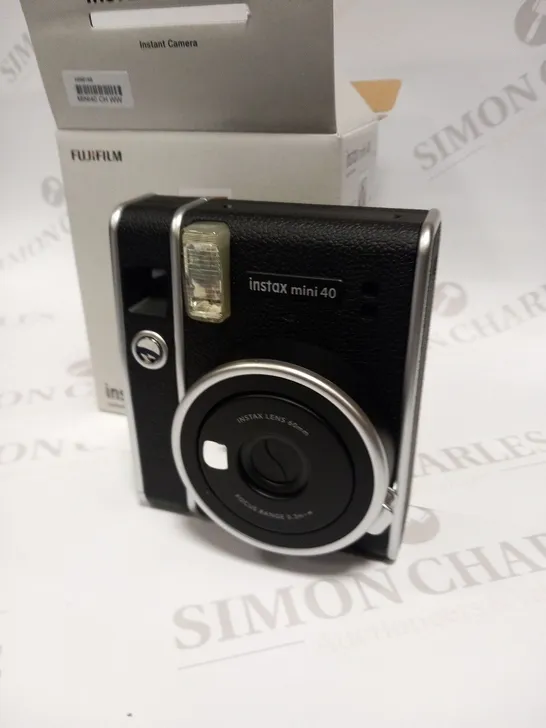 BOXED FUJIFILM INSNTAX MINI 40 INSTANT CAMERA 