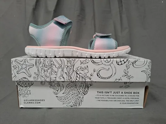 BOXED PAIR OF CLARKS SURFINGTIDE KIDS SANDALS IN PASTEL BLUE/PINK GRADIENT UK SIZE 13