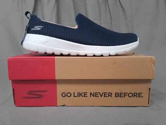 BOXED PAIR OF SKECHERS GO WALK JOY SLIP-ON SHOES IN NAVY UK SIZE 8