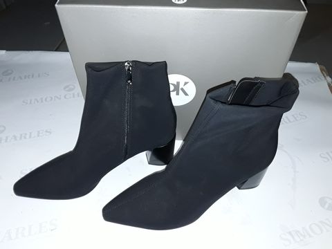 BOXED PAIR OF PETER KAISER SIDE ZIP LADIES BOOTS 