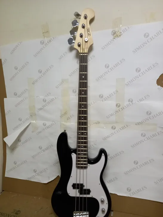 3RD AVE BASS GUITAR PACK-BLACK 