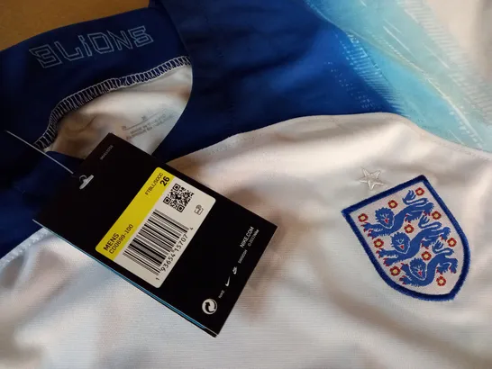 NIKE ENGLAND JUNIOUR FOOTBALL KIT - 26