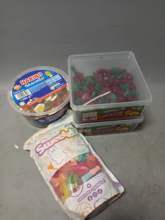 4 X SEALED CANDY PRODUCTS TO INCLUDE HARIBO STARMIX, CHERRIES, SWEETZY ETC 