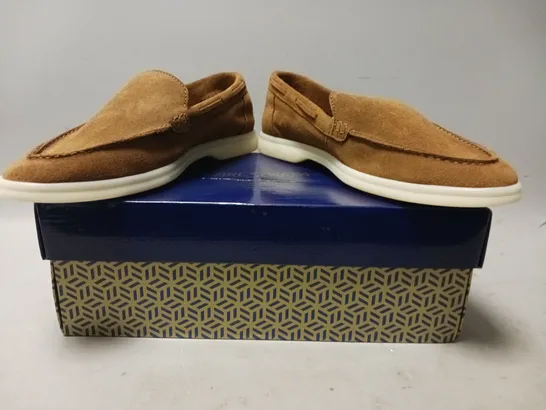 BOXED PAIR OF CARL SCARPA OMILIE LOAFERS IN TAN EU SIZE 40