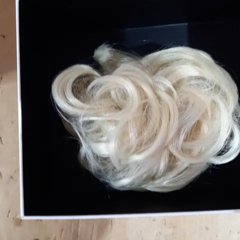 EASILOCKS ELASTICTED SCRUNCHIE ICE BLONDE