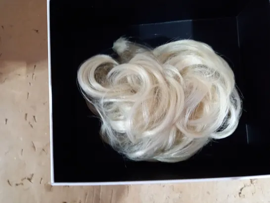 EASILOCKS ELASTICTED SCRUNCHIE ICE BLONDE