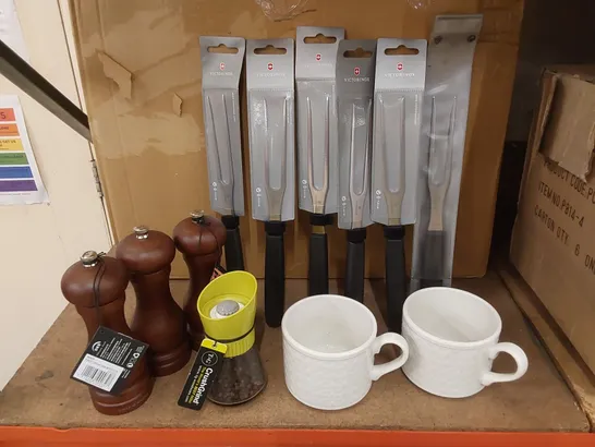 BOX OF ASSORTED KITCHENWARE AND DINING PRODUCTS