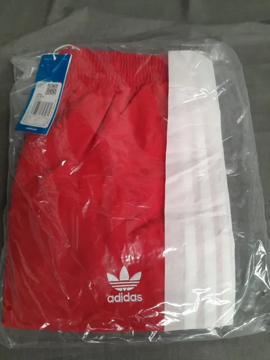 ADIDAS SHORTS IN RED - SMALL