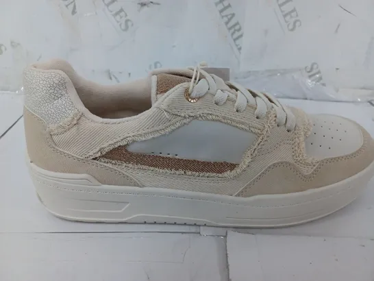 PAIR OF STRADIVARIUS MULTI-FABRIC LACE UP TRAINERS IN WHITE/CREAM - SIZE 41