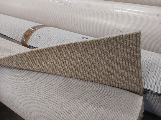 ROLL OF QUALITY COTSWOLDS ELKSTONE CARPET // SIZE APPROX: 5 X 2.72m