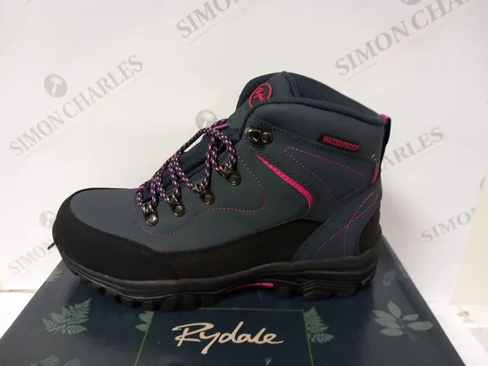 BOXED RYDALE KILNWICK HIKING BOOT NAVY SIZE 7