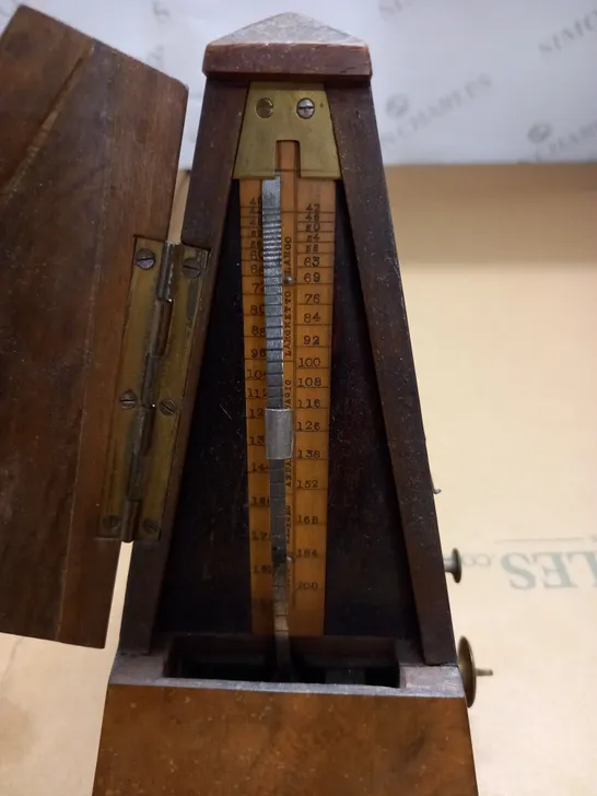 BEST ENGLISH MAKE VINTAGE METRONOME 