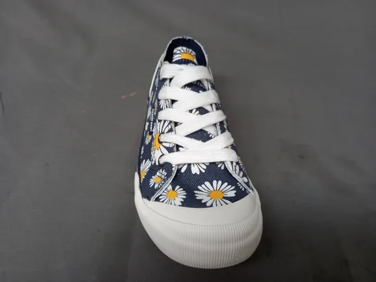 BOXED PAIR OF ROCKET DOG SHOES IN NAVY W. DAISY PATTERN UK SIZE 5